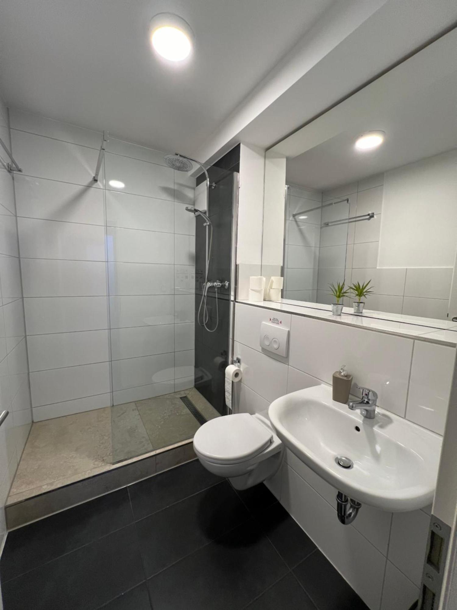 Pension Zwei A Леверкузен Экстерьер фото