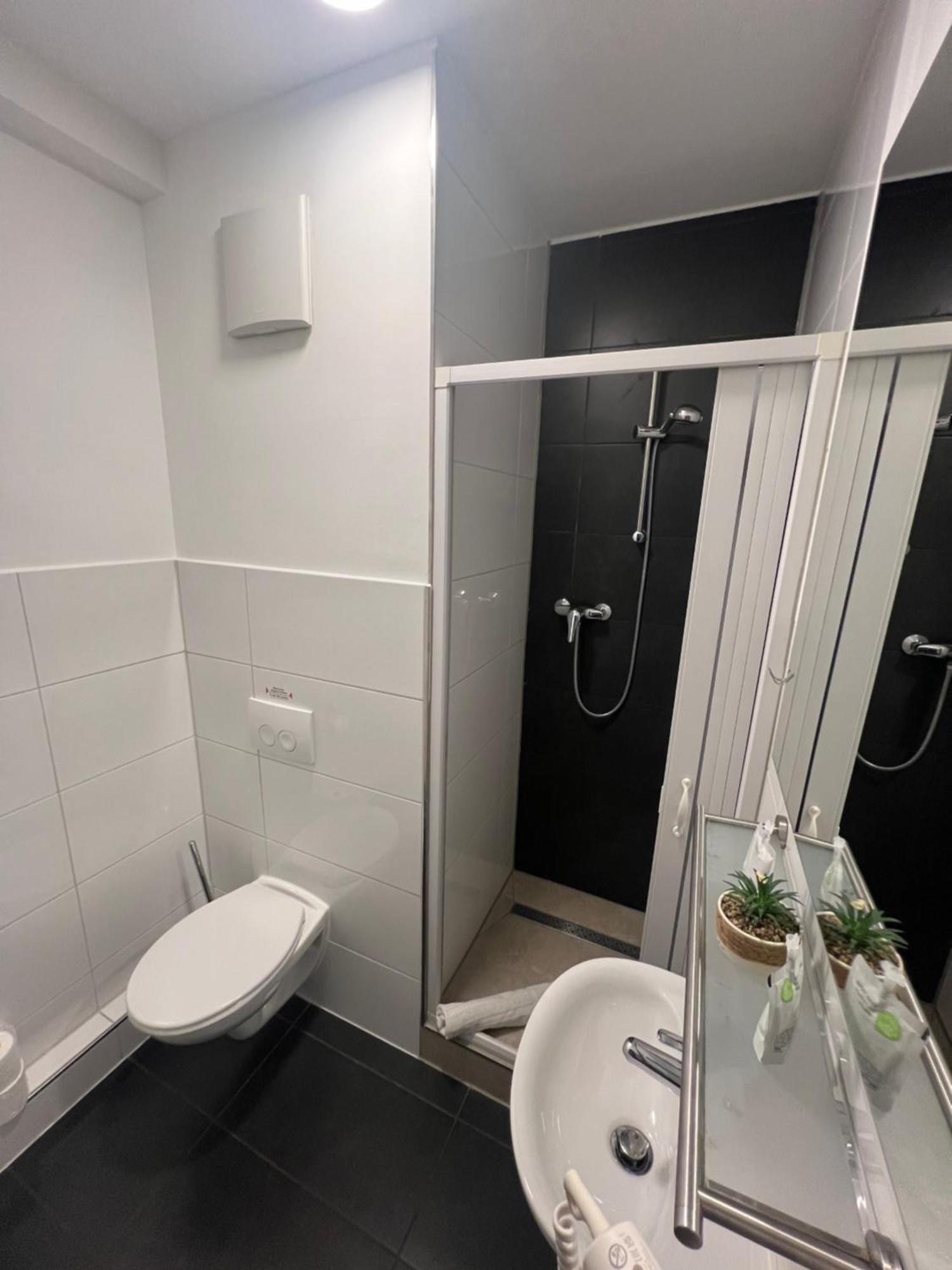 Pension Zwei A Леверкузен Экстерьер фото