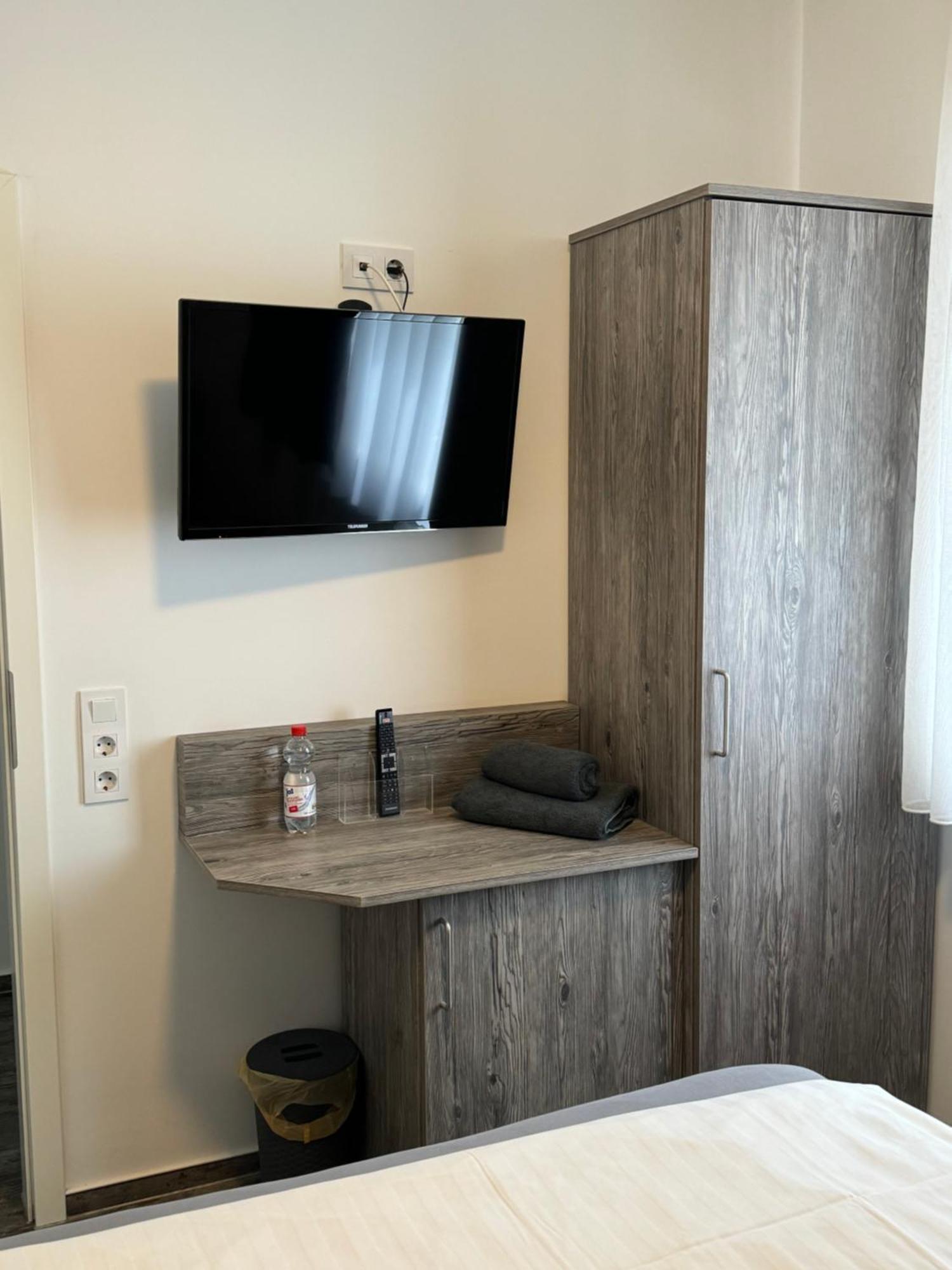 Pension Zwei A Леверкузен Экстерьер фото